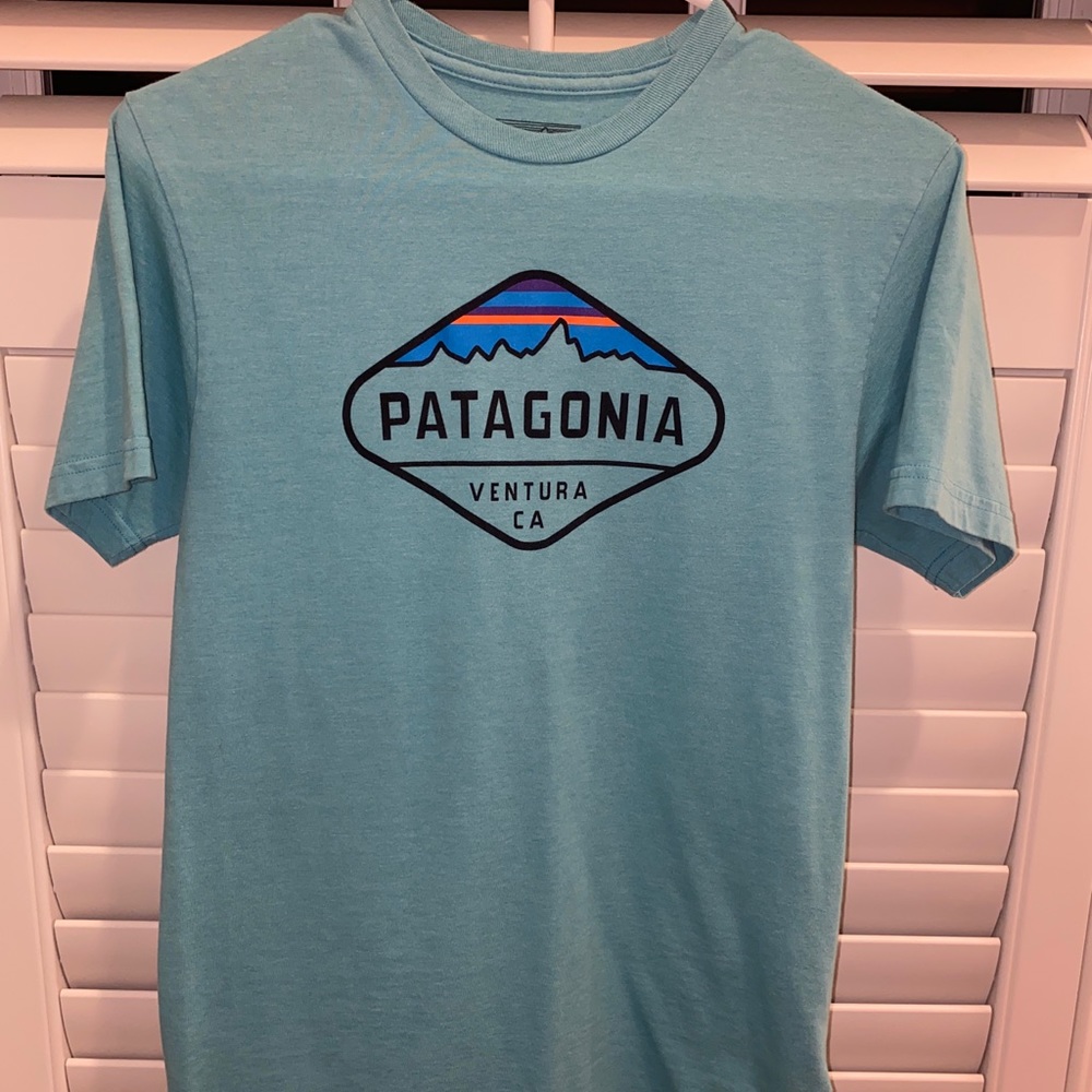 Women’s Slim fit Patagonia Logo Shirt XS